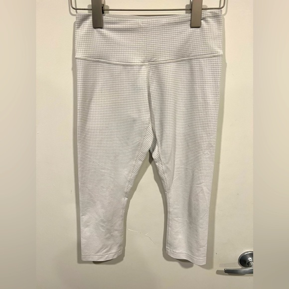 Lululemon 3/4 leggings, size 4, beige - Picture 1 of 9